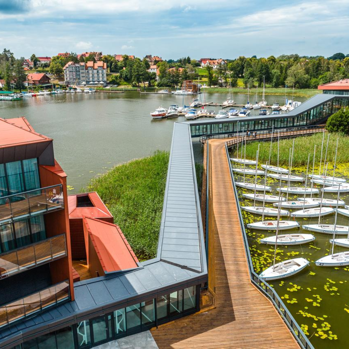 Elektroniczne zawieszki i cyfrowy concierge – przyszłość usług hotelowych